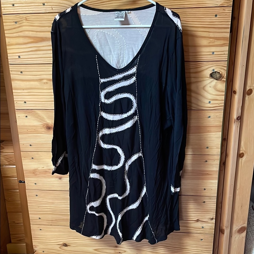 Parsley & Sage Black and White Women's Top